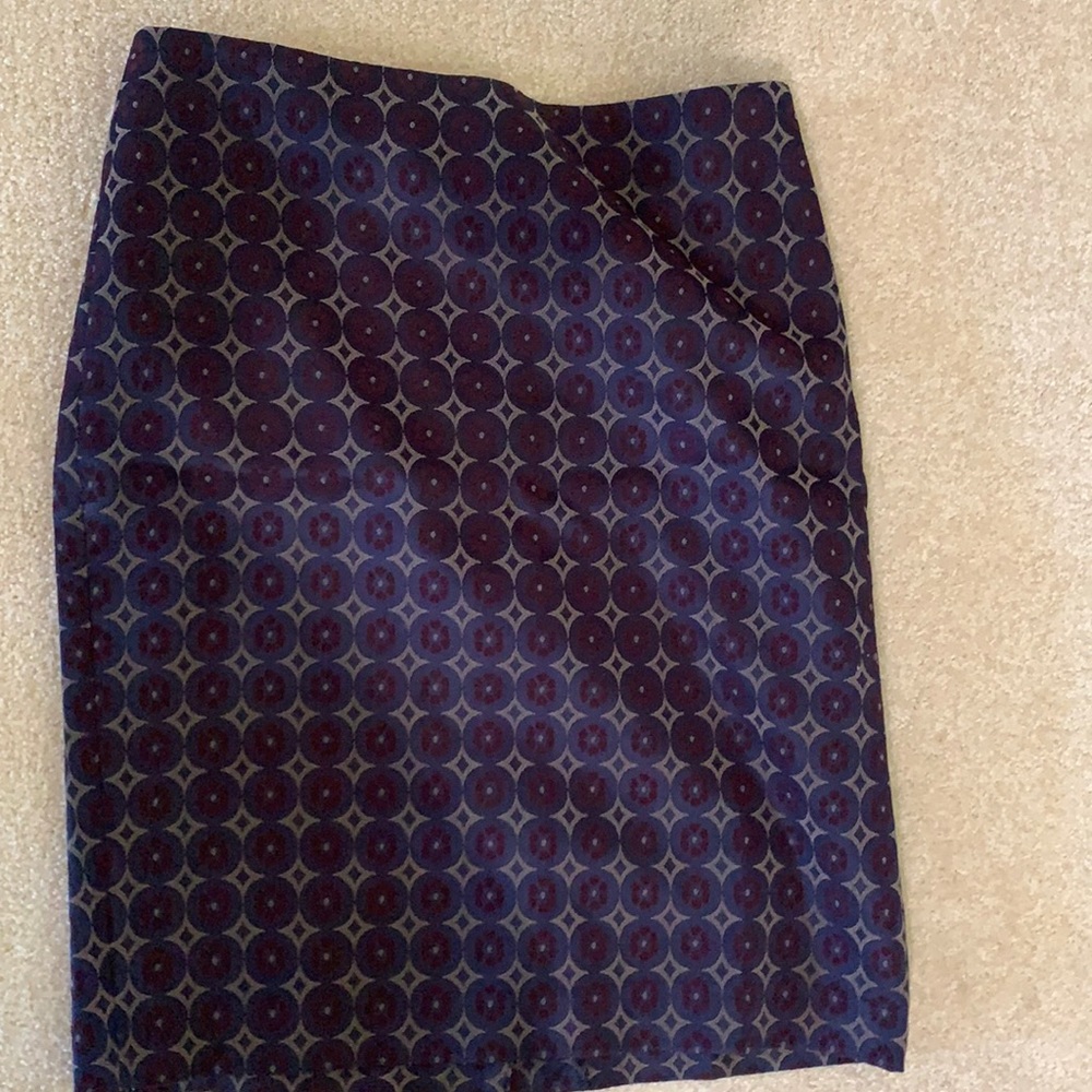 Ann Taylor 6 skirt navy and burgundy patterned